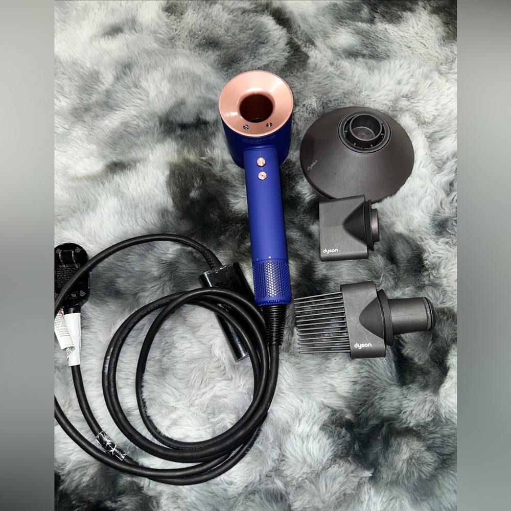 Dyson Supersonic Hair Dryer blue /rose pink
Special Edition supersonic